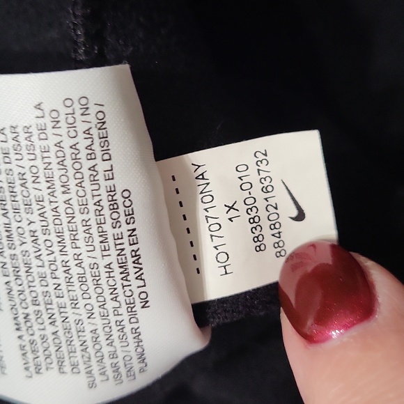 Nike  Black Performance Dri Fit Jacket With Thumb Holes And Hood - Picture 11 of 15